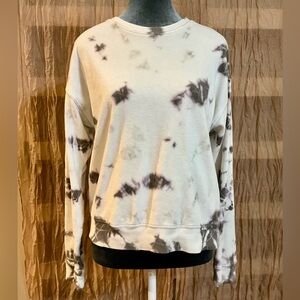 FOREVER 21 SPOTTED SWEATSHIRT. 
SIZE M